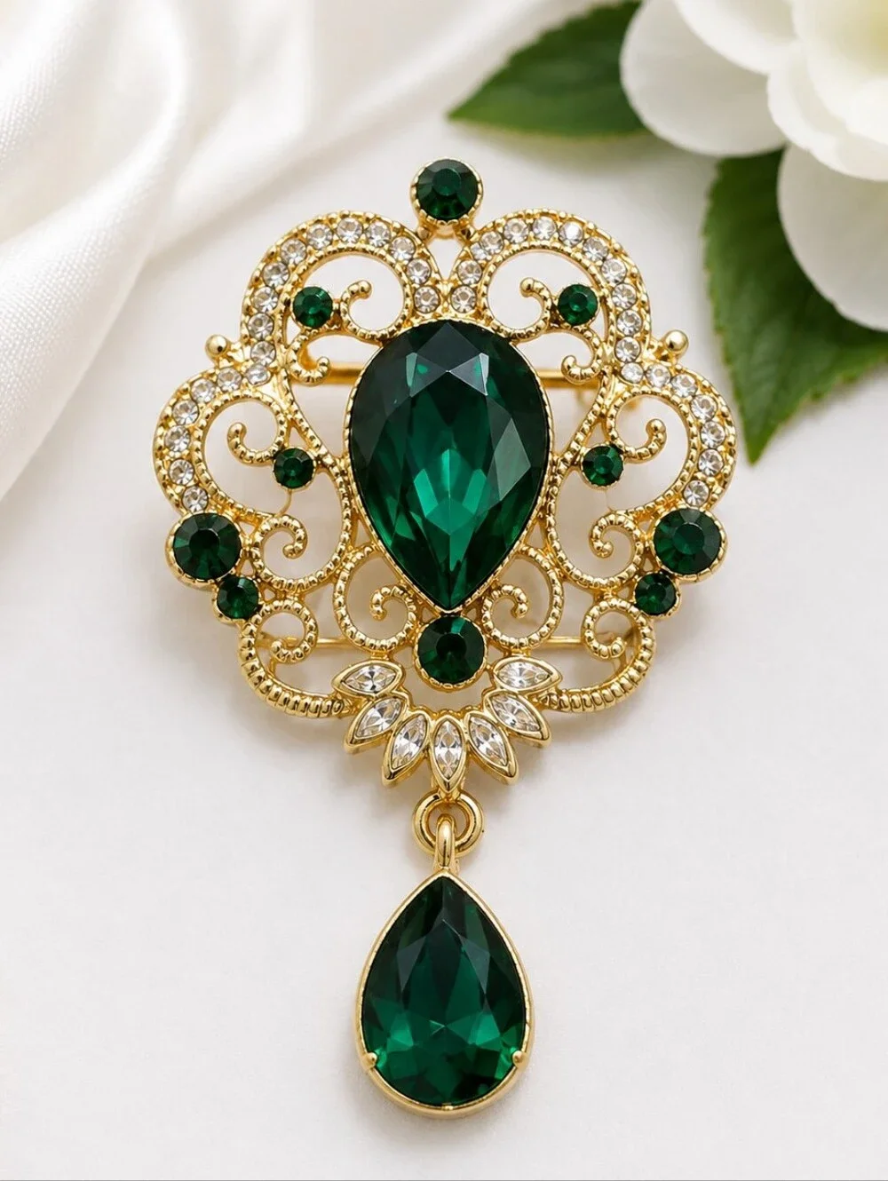 Emerald Green Crystal Brooch Pin | Gold-Tone Filigree | Vintage
